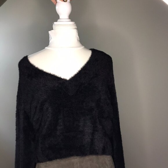 Aritzia Sunday Best Kitten V-Neck Sweater | Black | Size M - Picture 2 of 12